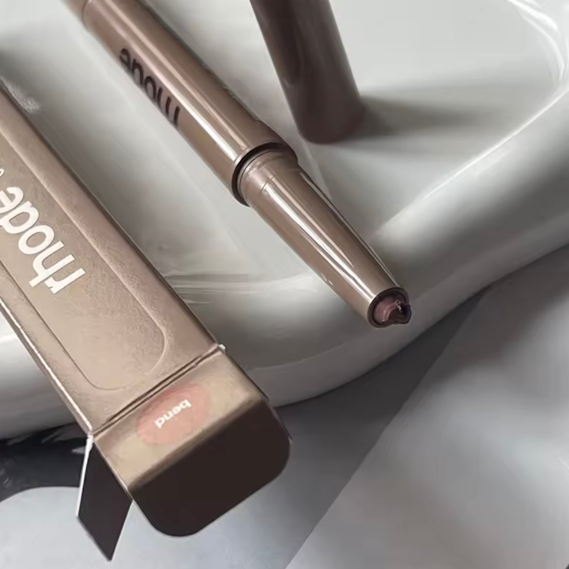 Rhode peptide lip shape